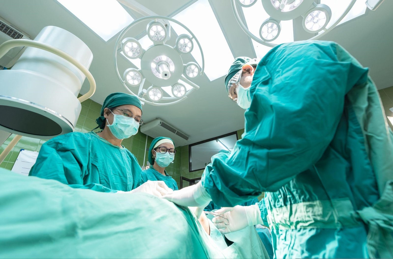 What To Look For When Choosing a Plastic Surgeon For Facial Surgery